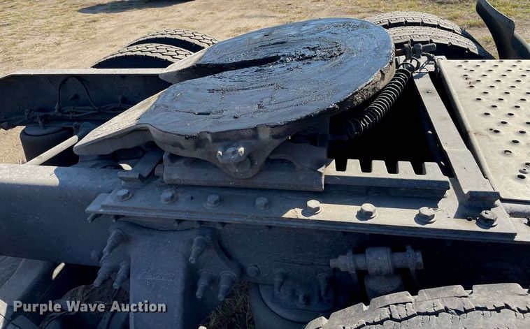 image for item NX9803 2014 Freightliner Cascadia  semi truck