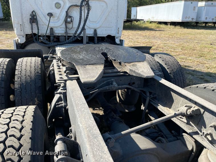 image for item NX9803 2014 Freightliner Cascadia  semi truck