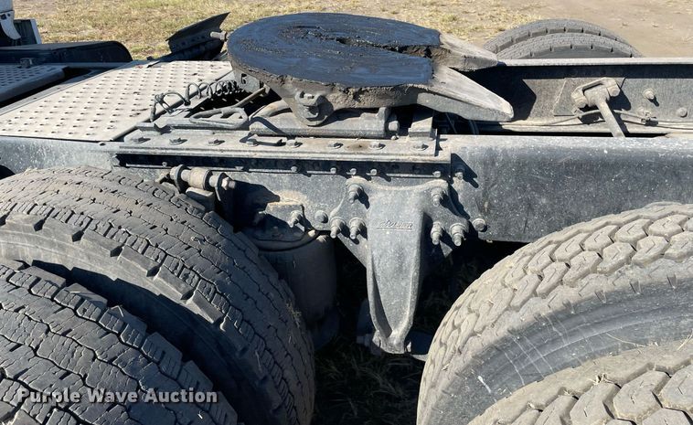 image for item NX9803 2014 Freightliner Cascadia  semi truck