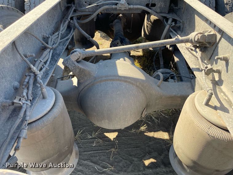 image for item NX9803 2014 Freightliner Cascadia  semi truck