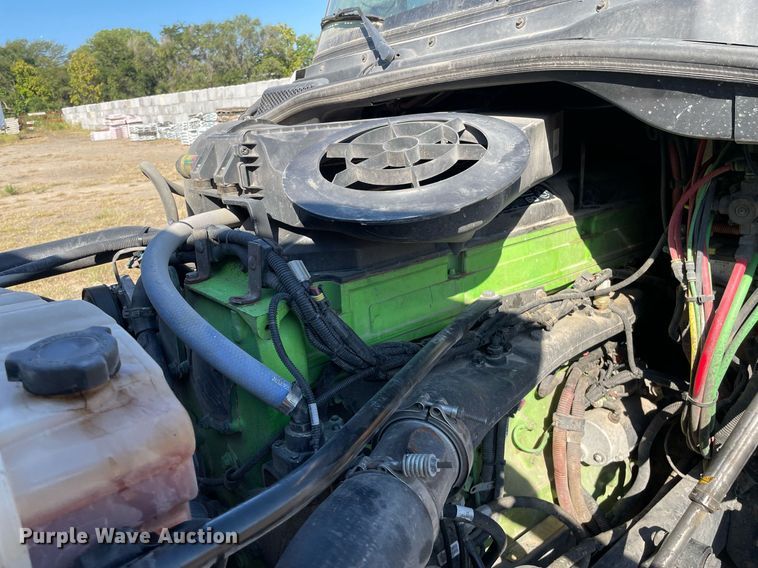 image for item NX9803 2014 Freightliner Cascadia  semi truck