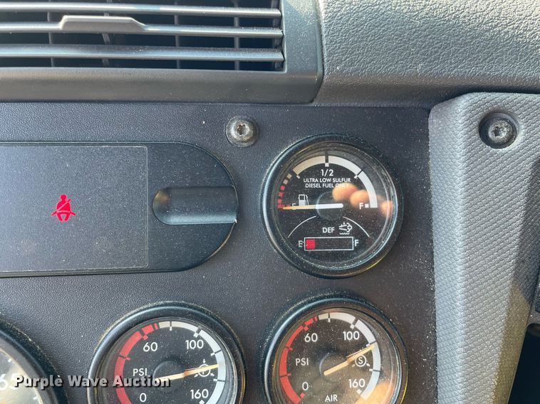 image for item NX9803 2014 Freightliner Cascadia  semi truck