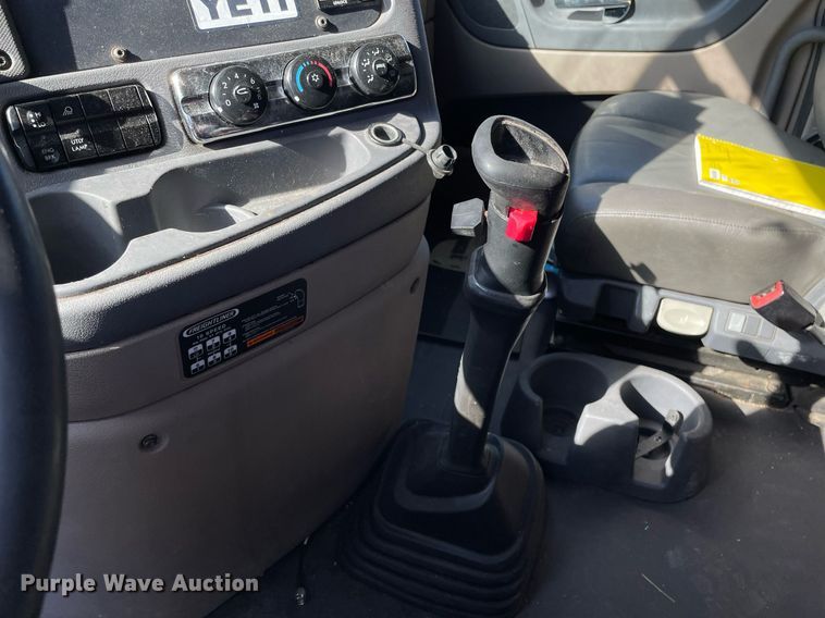 image for item NX9803 2014 Freightliner Cascadia  semi truck