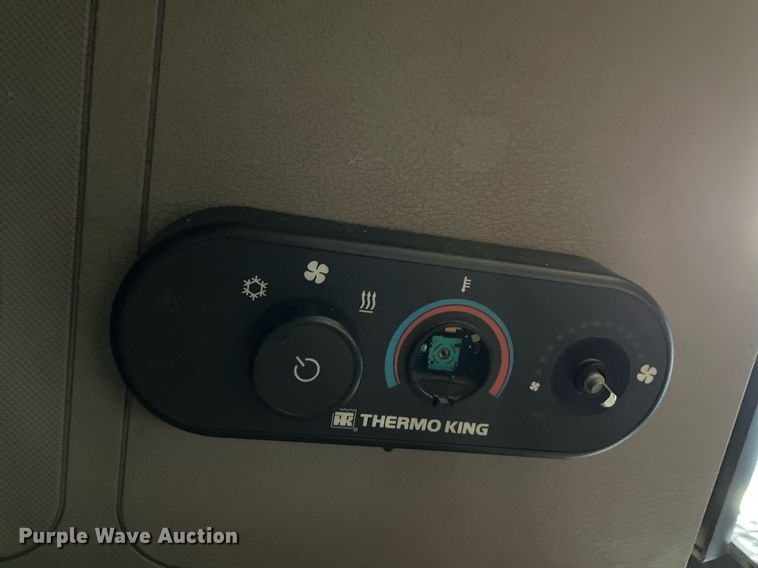 image for item NX9803 2014 Freightliner Cascadia  semi truck