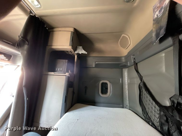 image for item NX9803 2014 Freightliner Cascadia  semi truck