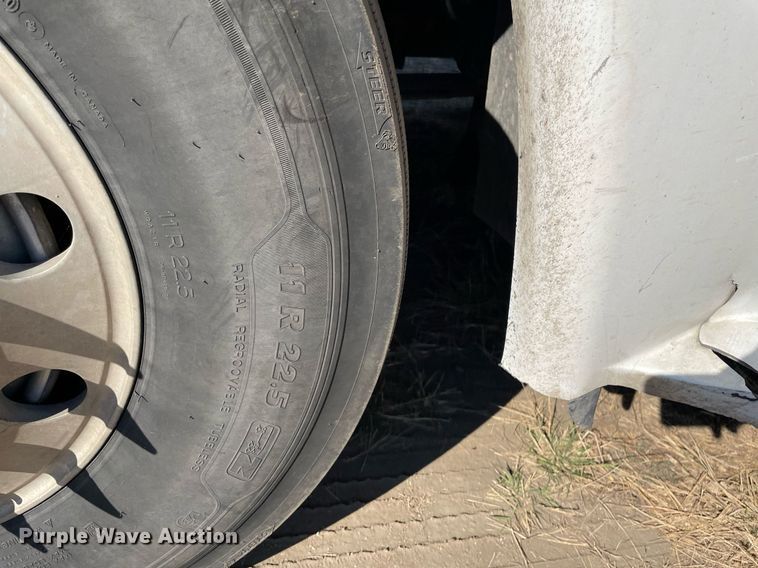 image for item NX9803 2014 Freightliner Cascadia  semi truck