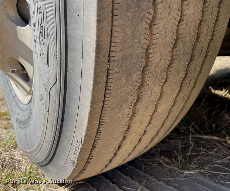 image for item NX9803 2014 Freightliner Cascadia  semi truck