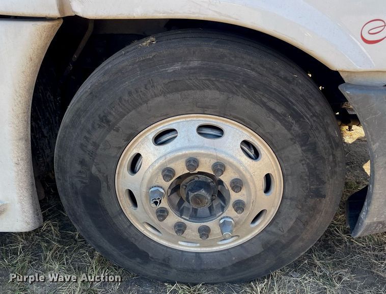 image for item NX9803 2014 Freightliner Cascadia  semi truck