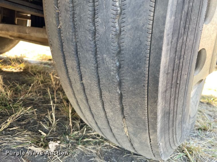 image for item NX9803 2014 Freightliner Cascadia  semi truck