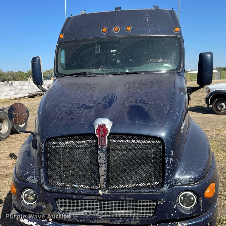 image for item NX9804 2010 Kenworth T2000  semi truck