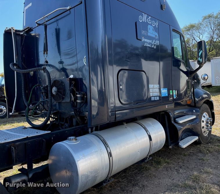 image for item NX9804 2010 Kenworth T2000  semi truck