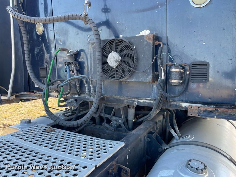 image for item NX9804 2010 Kenworth T2000  semi truck