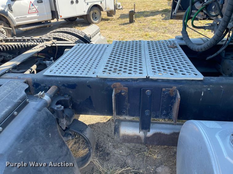 image for item NX9804 2010 Kenworth T2000  semi truck