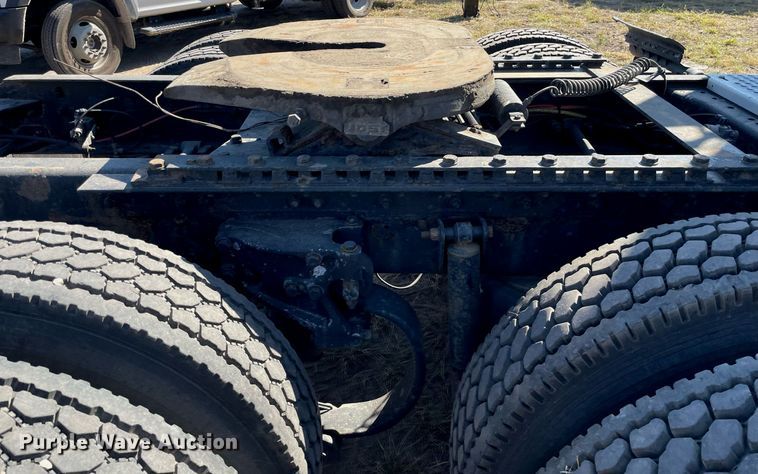 image for item NX9804 2010 Kenworth T2000  semi truck