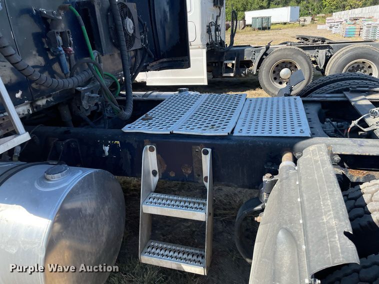 image for item NX9804 2010 Kenworth T2000  semi truck