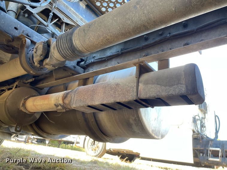 image for item NX9804 2010 Kenworth T2000  semi truck