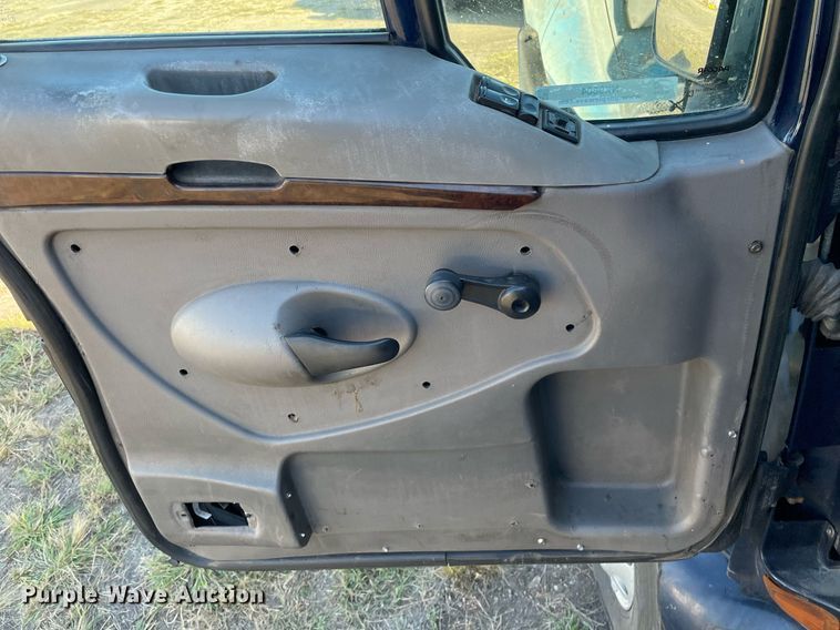 image for item NX9804 2010 Kenworth T2000  semi truck