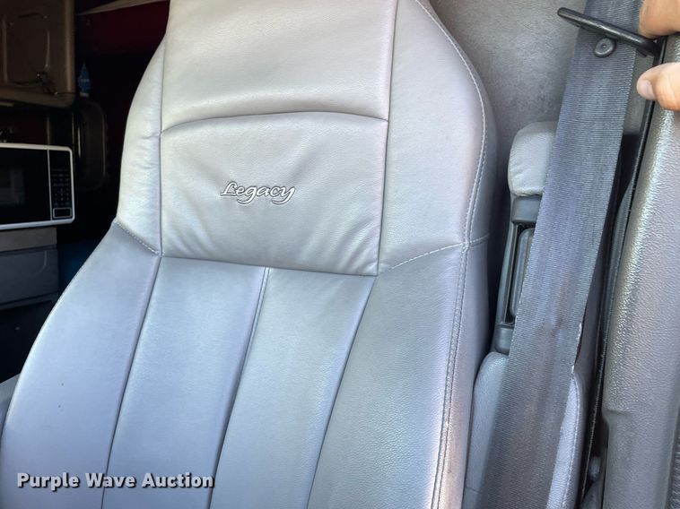 image for item NX9804 2010 Kenworth T2000  semi truck