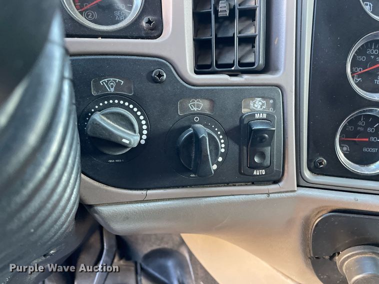 image for item NX9804 2010 Kenworth T2000  semi truck