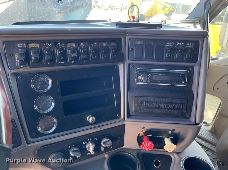 image for item NX9804 2010 Kenworth T2000  semi truck