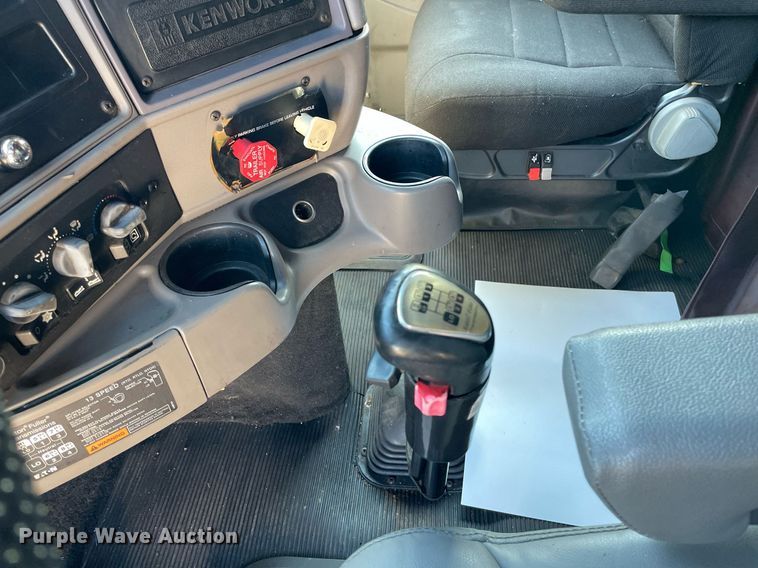 image for item NX9804 2010 Kenworth T2000  semi truck