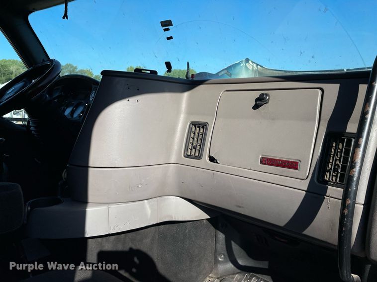 image for item NX9804 2010 Kenworth T2000  semi truck