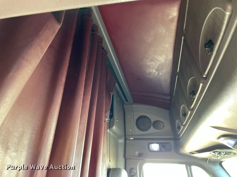 image for item NX9804 2010 Kenworth T2000  semi truck