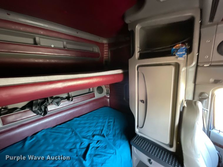 image for item NX9804 2010 Kenworth T2000  semi truck