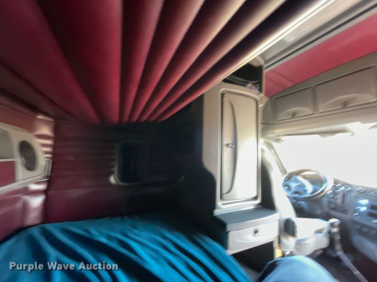 image for item NX9804 2010 Kenworth T2000  semi truck