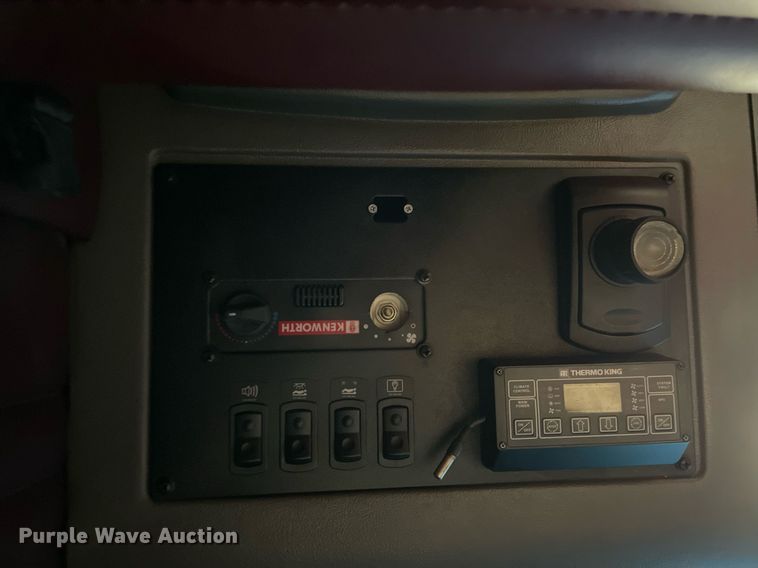 image for item NX9804 2010 Kenworth T2000  semi truck