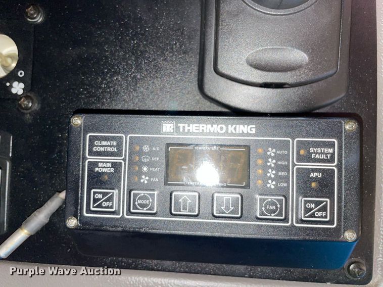 image for item NX9804 2010 Kenworth T2000  semi truck