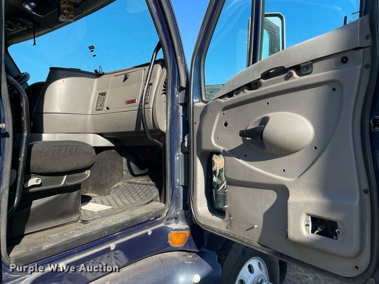 image for item NX9804 2010 Kenworth T2000  semi truck