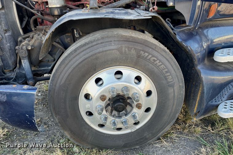 image for item NX9804 2010 Kenworth T2000  semi truck