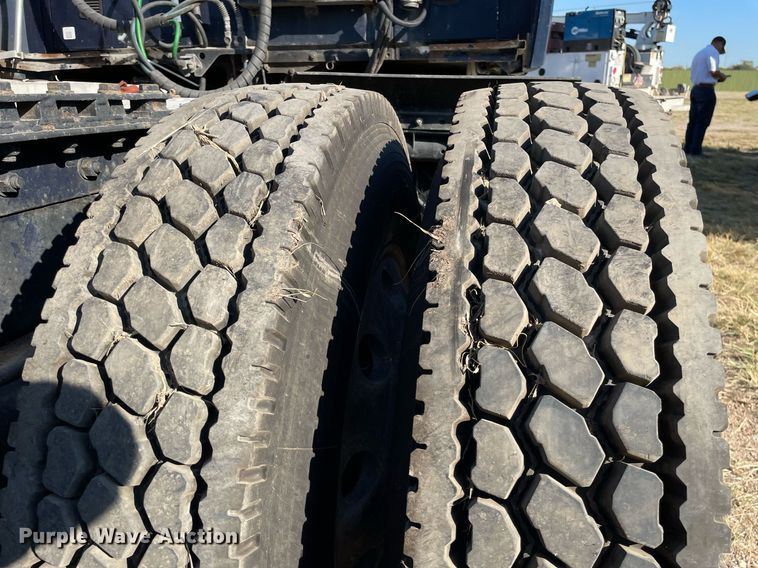 image for item NX9804 2010 Kenworth T2000  semi truck