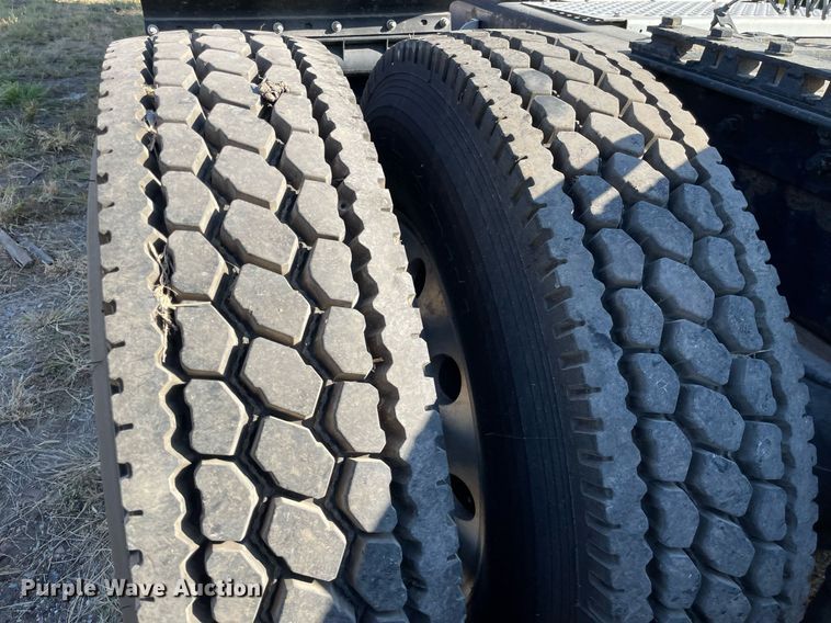 image for item NX9804 2010 Kenworth T2000  semi truck