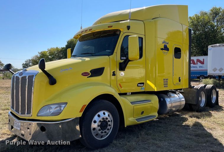 image for item NX9805 2017 Peterbilt 579  semi truck