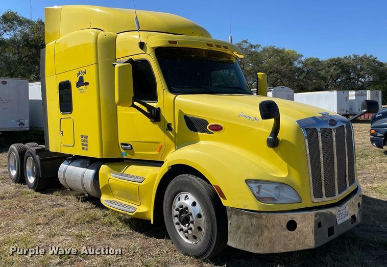 image for item NX9805 2017 Peterbilt 579  semi truck