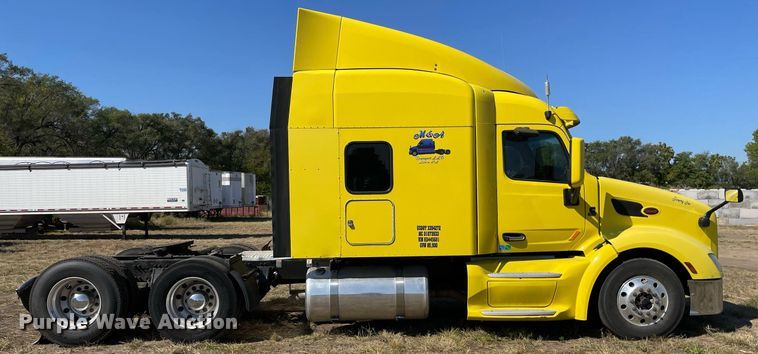 image for item NX9805 2017 Peterbilt 579  semi truck