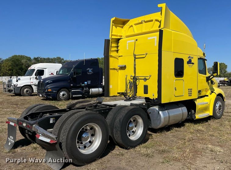 image for item NX9805 2017 Peterbilt 579  semi truck