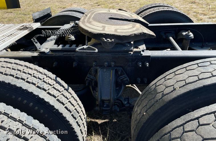 image for item NX9805 2017 Peterbilt 579  semi truck