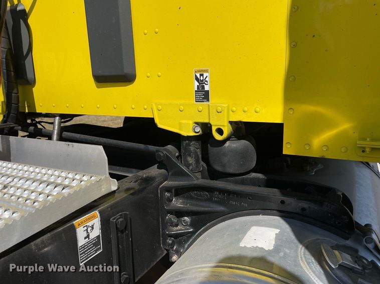 image for item NX9805 2017 Peterbilt 579  semi truck