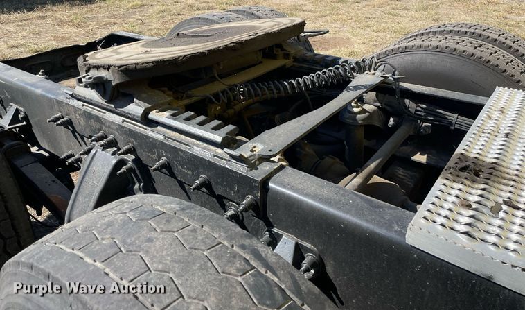 image for item NX9805 2017 Peterbilt 579  semi truck