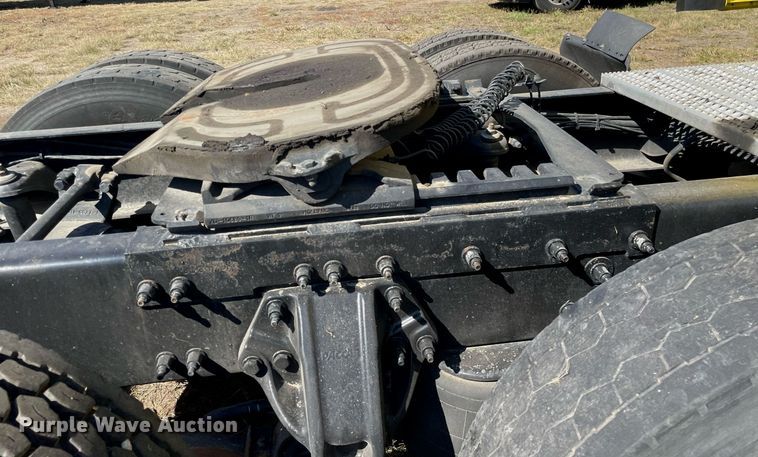 image for item NX9805 2017 Peterbilt 579  semi truck