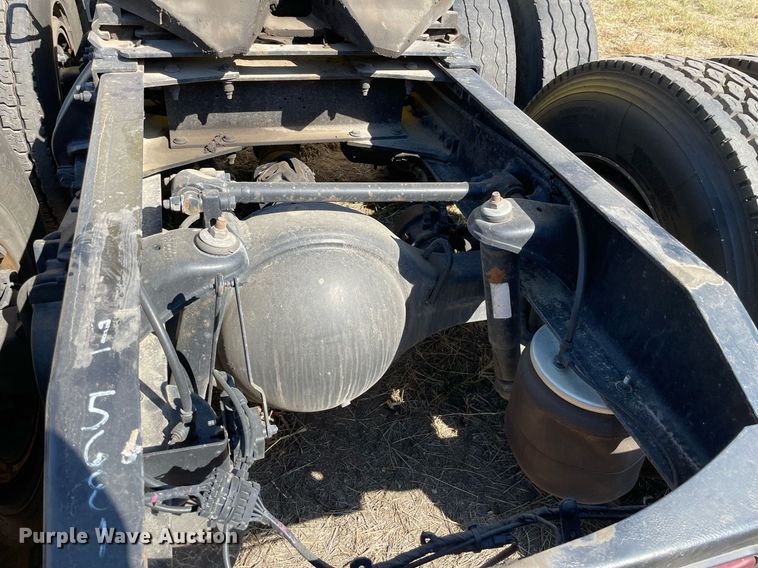 image for item NX9805 2017 Peterbilt 579  semi truck