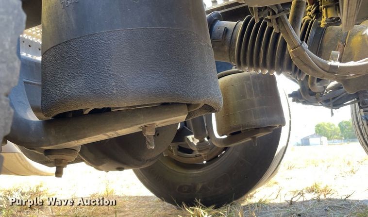 image for item NX9805 2017 Peterbilt 579  semi truck