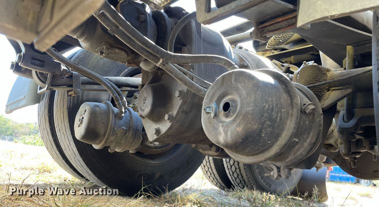 image for item NX9805 2017 Peterbilt 579  semi truck