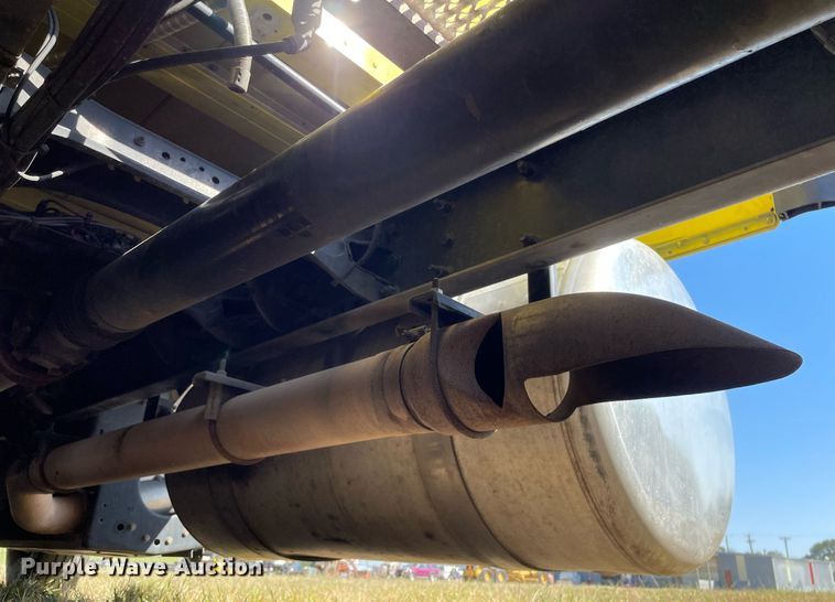 image for item NX9805 2017 Peterbilt 579  semi truck