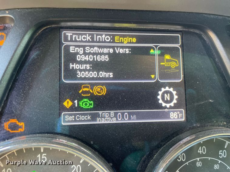 image for item NX9805 2017 Peterbilt 579  semi truck