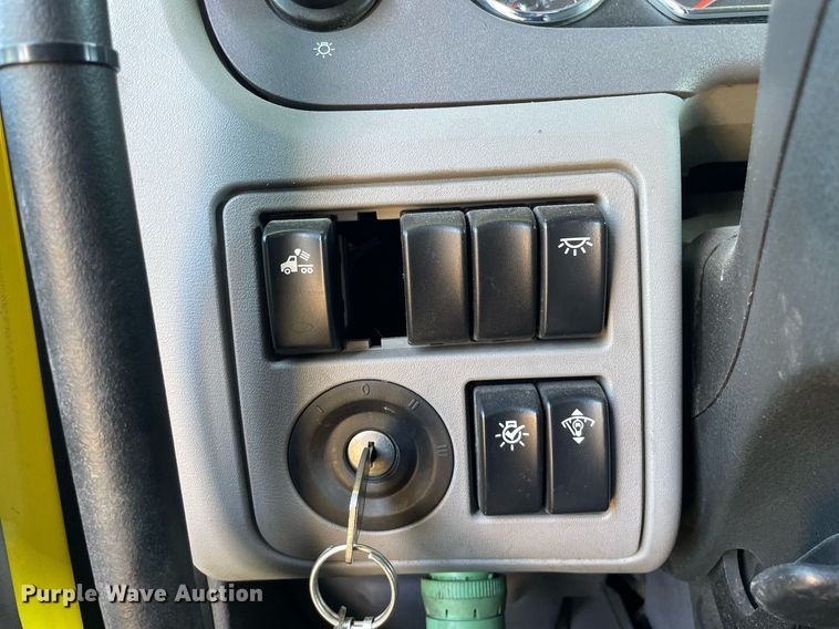 image for item NX9805 2017 Peterbilt 579  semi truck