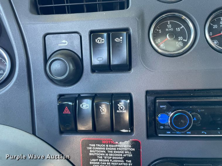 image for item NX9805 2017 Peterbilt 579  semi truck